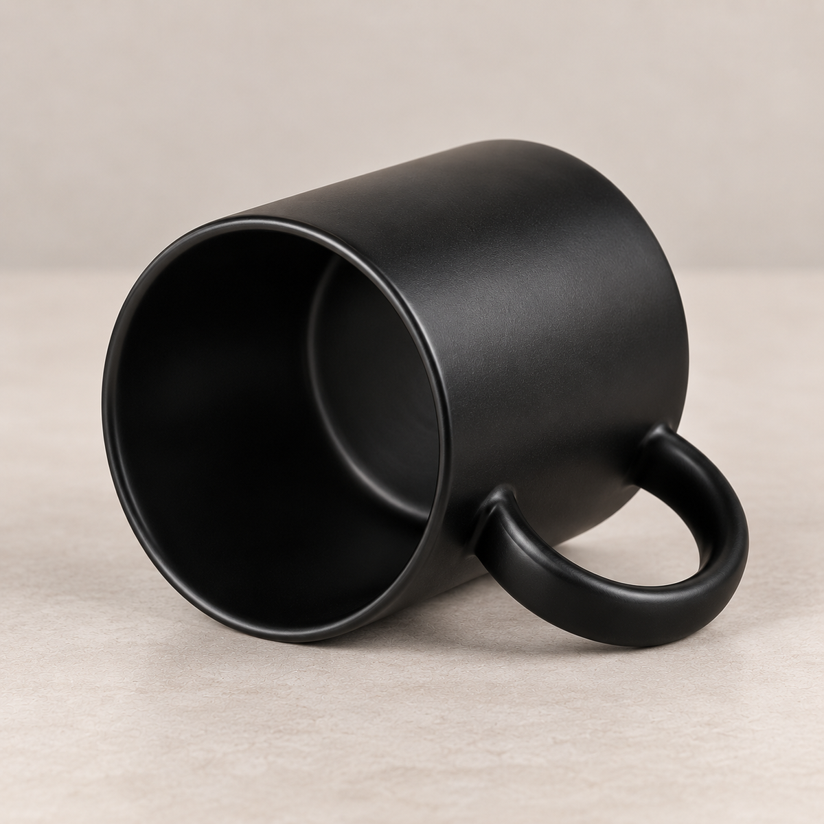 Keramiktasse (schwarz) mit individueller Gravur
